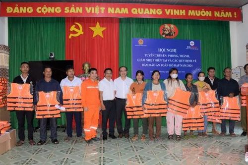 Hơn 100 hộ dân thượng nguồn hồ Thủy điện Đồng Nai 3 tham gia tuyên truyền phòng tránh thiên tai