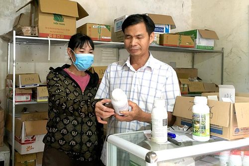 Cán bộ hợp tác xã tâm huyết với phát triển nông nghiệp