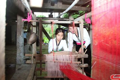 Giữ nghề truyền thống gắn với phát triển du lịch