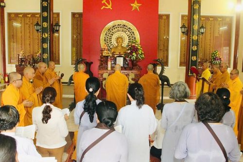 Ban Trị Phật giáo TP.Gò Công tổ chức Lễ cầu siêu anh hùng, liệt sĩ và khai đại hồng chung