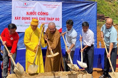 Phân ban Phật tử Dân tộc GHPGVN TP.HCM động thổ xây dựng nhà Chữ thập đỏ tại tỉnh Quảng Ngãi
