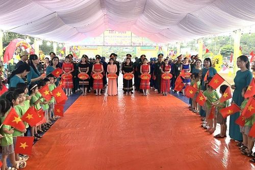 Ngày hội của công nhân trên vùng biên giới
