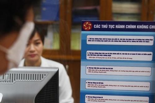 Đừng để doanh nghiệp 'chôn chân' vì... thủ tục
