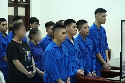 Xét xử nhóm thiếu niên mang hung khí, hành hung người đi đường