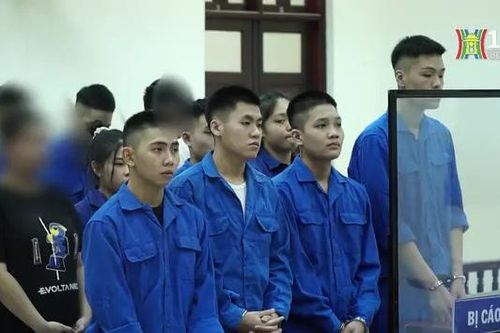 17 năm tù cho nhóm thiếu niên mang hung khí gây rối