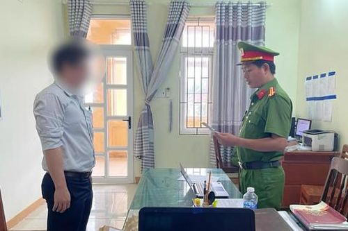 Kỹ thuật viên trưởng của Trung tâm Y tế huyện Lý Sơn trộm hơn 1 tấn chì