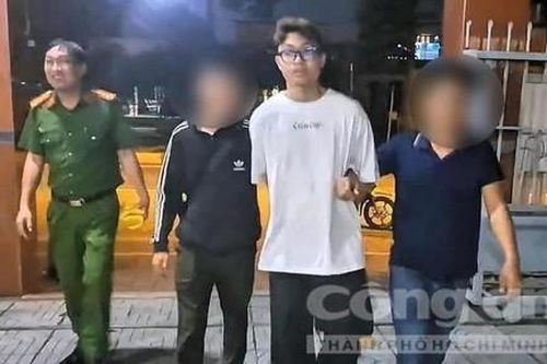 Nữ nhân viên tiệm điện thoại bị khách bắt trói, cướp tài sản