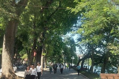 Hà Nội nắng hanh, oi nóng về trưa và chiều