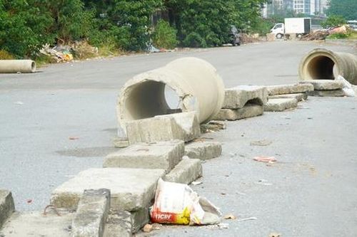 Hà Nội: Đường Vũ Quỳnh thi công dang dở, chậm tiến độ gây ô nhiễm