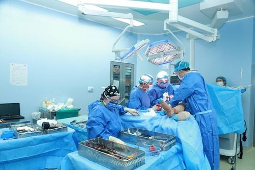 Hơn 1.000 bệnh nhân khó khăn được thay khớp miễn phí giúp thay đổi cuộc đời