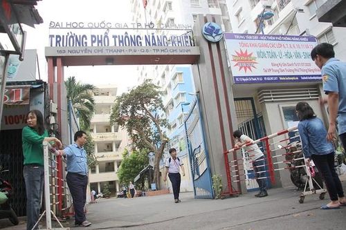 Trường chuyên hàng đầu TP.HCM nói không với việc sử dụng điện thoại trong giờ học