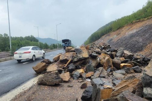 Đà Nẵng: Nguy hiểm do đất, đá sạt lở trên tuyến đường vành đai phía Tây