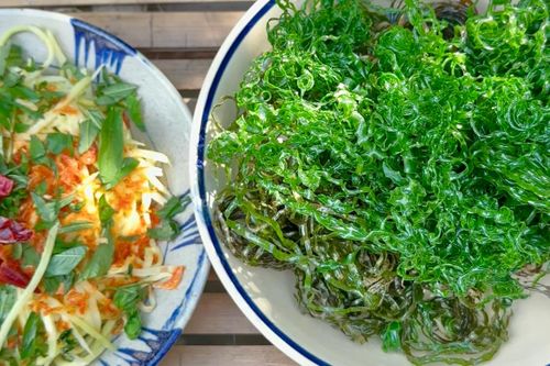 Rầm rộ trào lưu lá chuối chiên giòn, trộn gỏi trên mạng xã hội