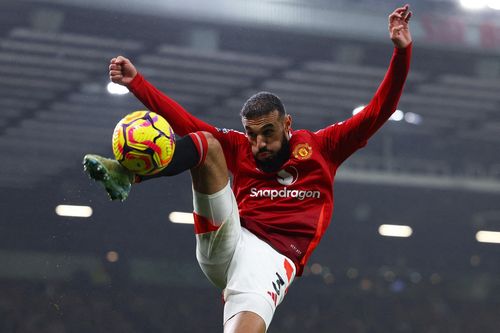 Premier League 2024/25 chứng kiến kịch bản 'điên rồ'?