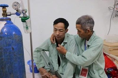 Bố ung thư trực tràng chăm con ung thư phổi