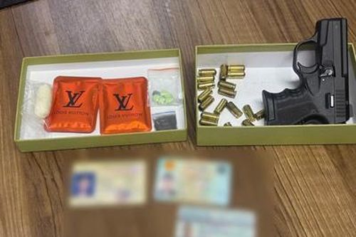 Tổ công tác 141 bắt 2 đối tượng nguy hiểm, thu giữ súng, đạn