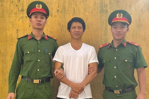 Mua xăng dọa giết người tình cũ