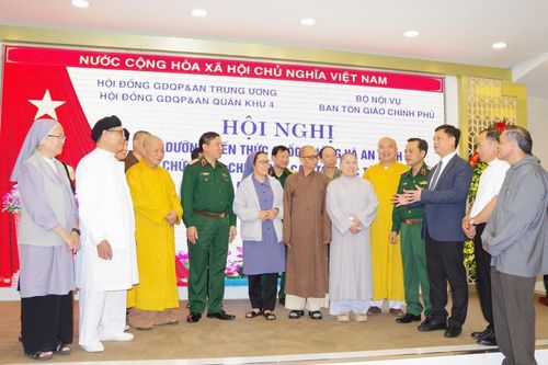 Bồi dưỡng kiến thức quốc phòng, an ninh cho các chức sắc, chức việc các tổ chức tôn giáo