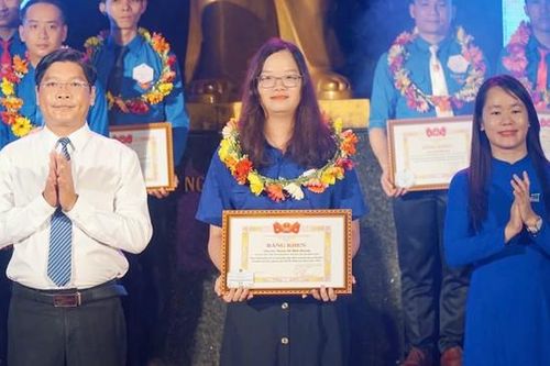 Hành trình của một giảng viên tận tâm và thanh niên tiên tiến