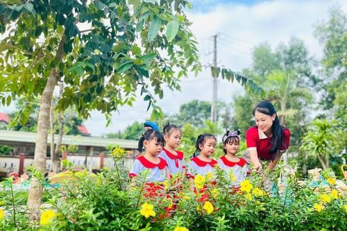 Người giáo viên tâm huyết với sự nghiệp 'trồng người'