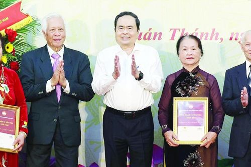 Tiếp tục phát huy truyền thống văn hóa tốt đẹp và sức mạnh đại đoàn kết toàn dân tộc