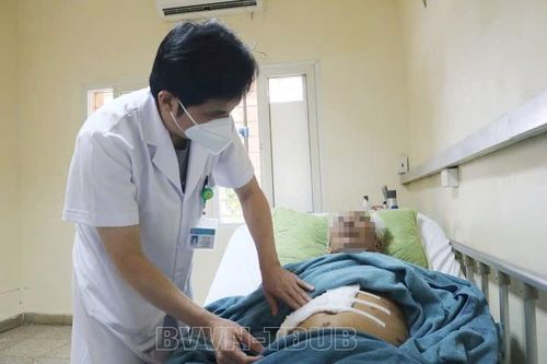 Người đàn ông chướng bụng, khó tiêu không ngờ u gan 'khủng'