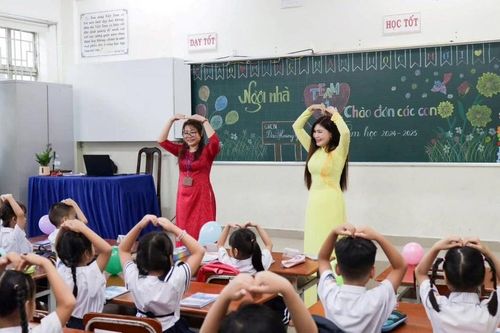 Cô hiệu trưởng chắt chiu yêu thương xây trường học hạnh phúc