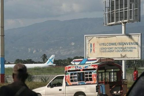 THẾ GIỚI 24H: Mỹ tạm dừng tất cả chuyến bay đến Haiti do hai máy bay bị trúng đạn