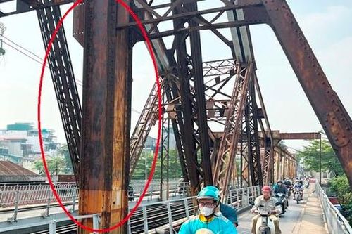 Cận cảnh giàn thép chịu lực cầu Long Biên hoen gỉ, có nguy cơ bị đổ