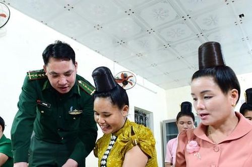 Ánh sáng từ lớp học của 'thầy giáo quân hàm xanh' miền biên viễn
