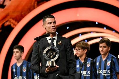 Ronaldo nhận giải thưởng danh giá của LĐBĐ Bồ Đào Nha