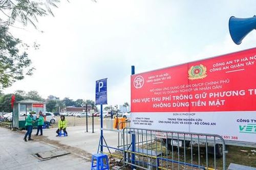 Hà Nội thu gần 7 tỷ đồng từ các bãi đỗ xe không dùng tiền mặt