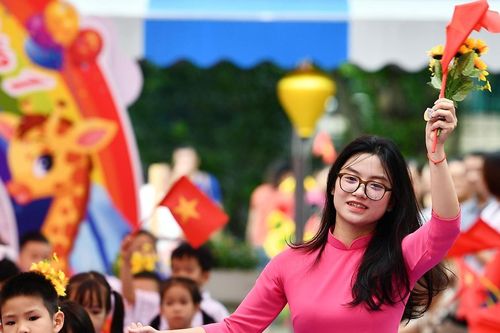Những bài thơ hay dành tặng thầy cô nhân ngày 20/11 năm 2024