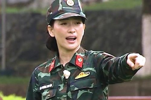 Phương Anh Đào và Jun Vũ lời qua tiếng lại căng thẳng, sĩ quan yêu cầu bình tĩnh