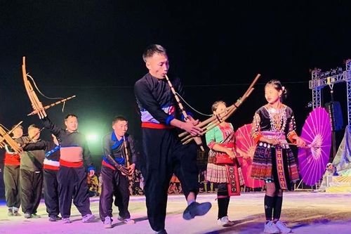Lai Châu 'bắt tay' với Đà Nẵng mời du khách xem hát Then, múa xòe