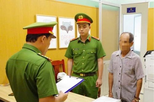 Khởi tố hai vợ chồng hơn 70 tuổi về tội 'vu khống'