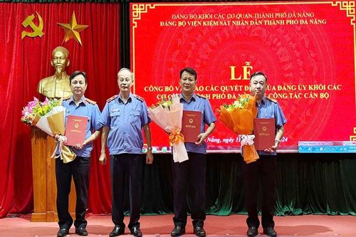 Đảng ủy VKSND TP Đà Nẵng công bố và trao các quyết định về công tác cán bộ
