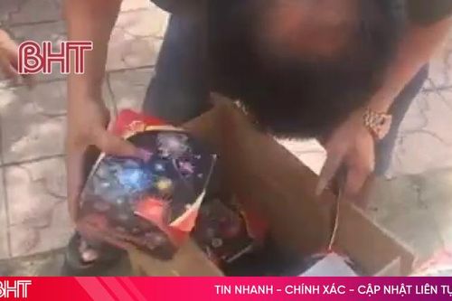 Tạm giữ lượng lớn thuốc lá, pháo hoa không rõ nguồn gốc trên xe khách