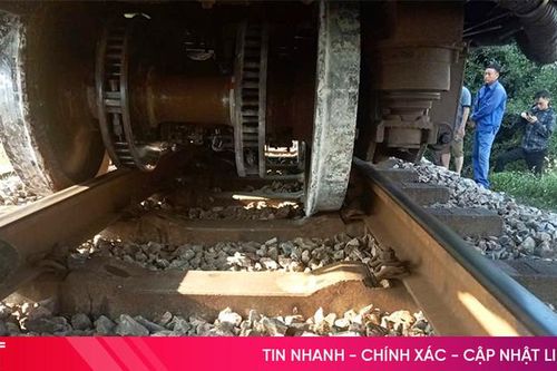 Tàu khách SE7 trật bánh khỏi đường ray khi qua khu vực Hà Tĩnh