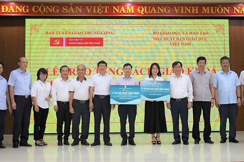 Tầm vóc 30 năm xây dựng và phát triển Nhà xuất bản Giáo dục tại TP Đà Nẵng