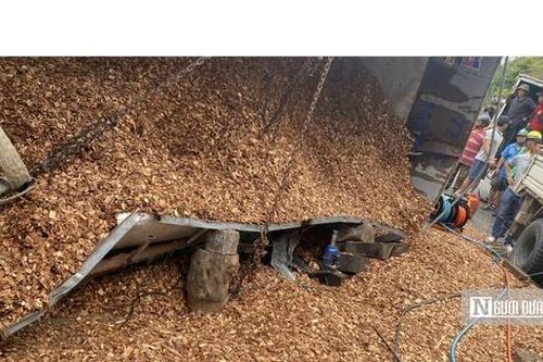 Vụ lật xe chở dăm gỗ ở Bình Định: Chia sẻ nỗi đau người ở lại, mong pháp luật xử lý nghiêm