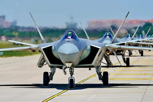 Tại sao J-20 'Mãnh Long' trở thành biểu tượng cho quá trình hiện đại hóa quân sự Trung Quốc?