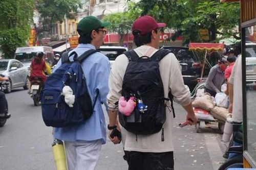 Nam MC nổi tiếng nhất showbiz bỏ phong bì 180 triệu đi đám cưới đồng nghiệp