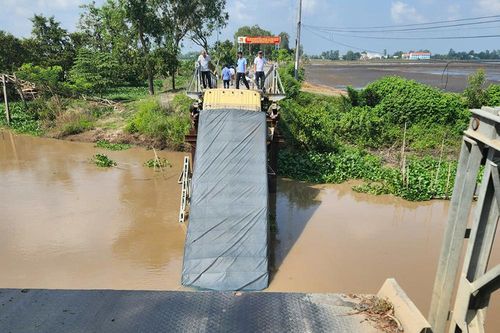 Xe tải chở nặng làm sập nhịp giữa cầu T6