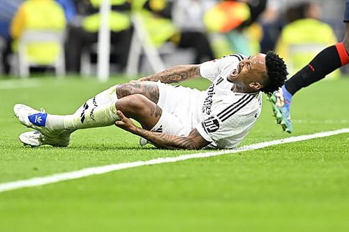 Lời giải nào cho hàng thủ của Real Madrid?
