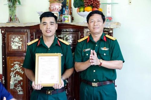 Trao tặng 'Nhà tình nghĩa', 'Nhà đồng đội'