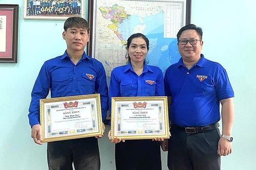 Tỉnh Đoàn Gia Lai tặng bằng khen cho thanh niên tiêu biểu trong hoạt động thiện nguyện