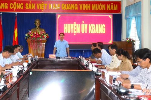 Phó Bí thư Tỉnh ủy Nguyễn Ngọc Lương làm việc với Ban Thường vụ Huyện ủy Kbang