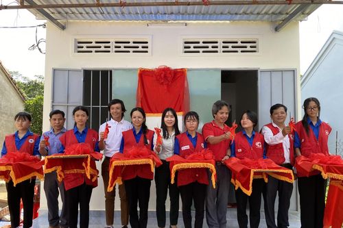 Trao 5 căn nhà tình thương cho người nghèo, có hoàn cảnh khó khăn