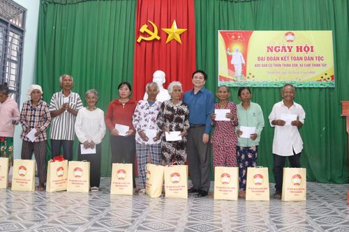 Ngày hội Đại đoàn kết toàn dân tộc ở thôn Thịnh Sơn